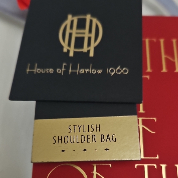 Elegant White Quilted Shoulder Bag - Picture 2 of 6